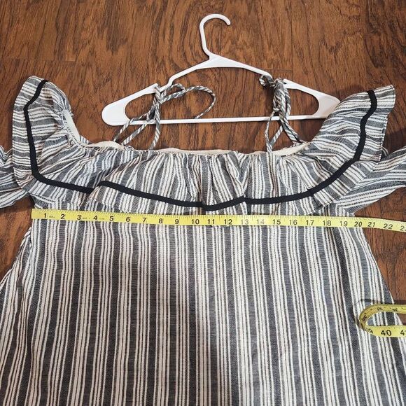 Dance & Marvel Off-shoulder flare-sleeve top - Picture 5 of 6